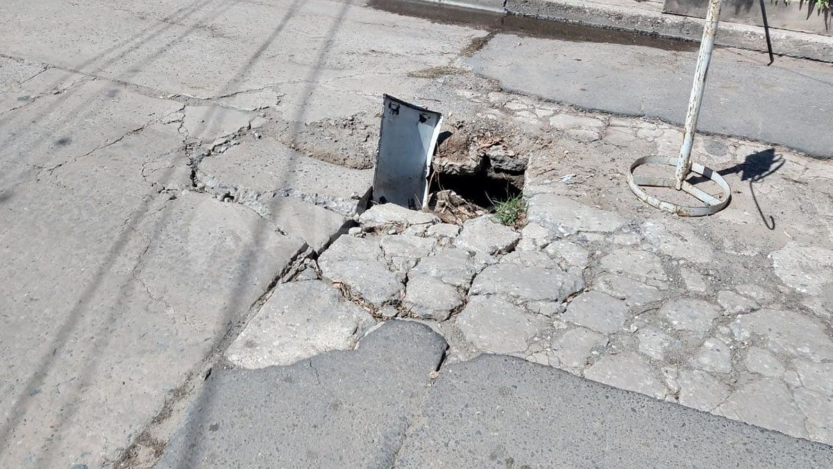 Desde noviembre comenz&oacute; a notarse el hundimiento y se agranda paulatinamente