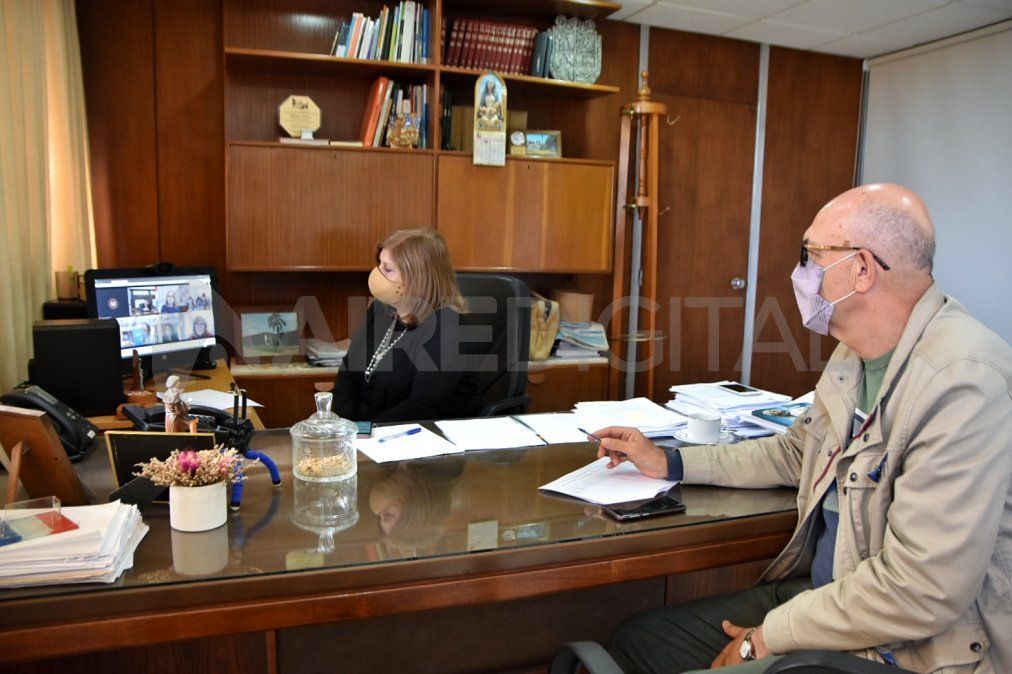De la reunión participaron representantes de los gremios docentes y de los ministerios de Salud, Educación y Trabajo.