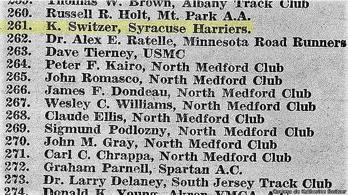 Kathrine se inscribió para el Maratón de Boston (el costo era de 3 dólares) y firmó con sus iniciales “KV Switzer”. En la lista oficial de la prueba, figura solo con la “K”, se le asignó el número 261 y representó al equipo de los Syracuse Harriers.