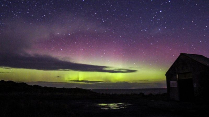 Vista de la aurora desde Hopeman, en el fiordo de Moray.