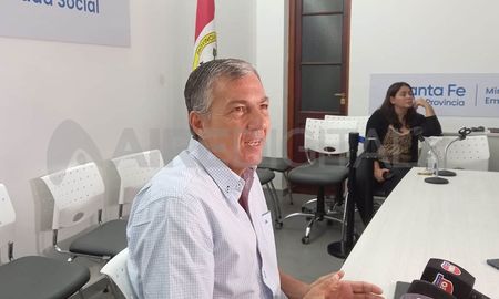 Luego de la reunión con los gremios docentes, el ministro de Trabajo de la provincia, Juan Manuel Pusineri ratificó un concepto que viene utilizando desde el 2021: “La voluntad del gobierno es que el salario se pueda ubicar por encima de la inflación real”. Luego de la reunión con los gremios docentes, el ministro de Trabajo de la provincia, Juan Manuel Pusineri ratificó un concepto que viene utilizando desde el 2021: “La voluntad del gobierno es que el salario se pueda ubicar por encima de la inflación real”.
