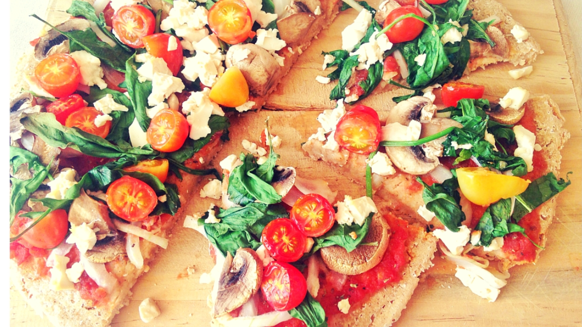 Pizza de avena en sartén.