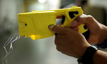El debate por las pistolas Taser vuelve a instalarse en la ciudad de Santa Fe. El debate por las pistolas Taser vuelve a instalarse en la ciudad de Santa Fe.