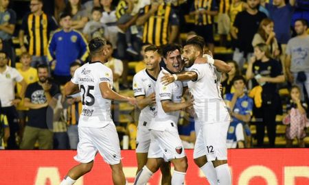 El Club Atlético Colón recibe este viernes a Estudiantes de La Plata por la fecha 12 de la Copa de la Liga. El partido será transmitido por AIRE. El Club Atlético Colón recibe este viernes a Estudiantes de La Plata por la fecha 12 de la Copa de la Liga. El partido será transmitido por AIRE.