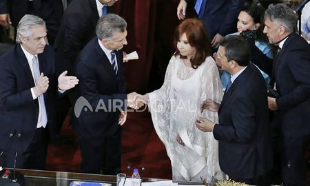 Mauricio Macri se mostró abierto al diálogo, pero le puso condiciones al Gobierno. Mauricio Macri se mostró abierto al diálogo, pero le puso condiciones al Gobierno.
