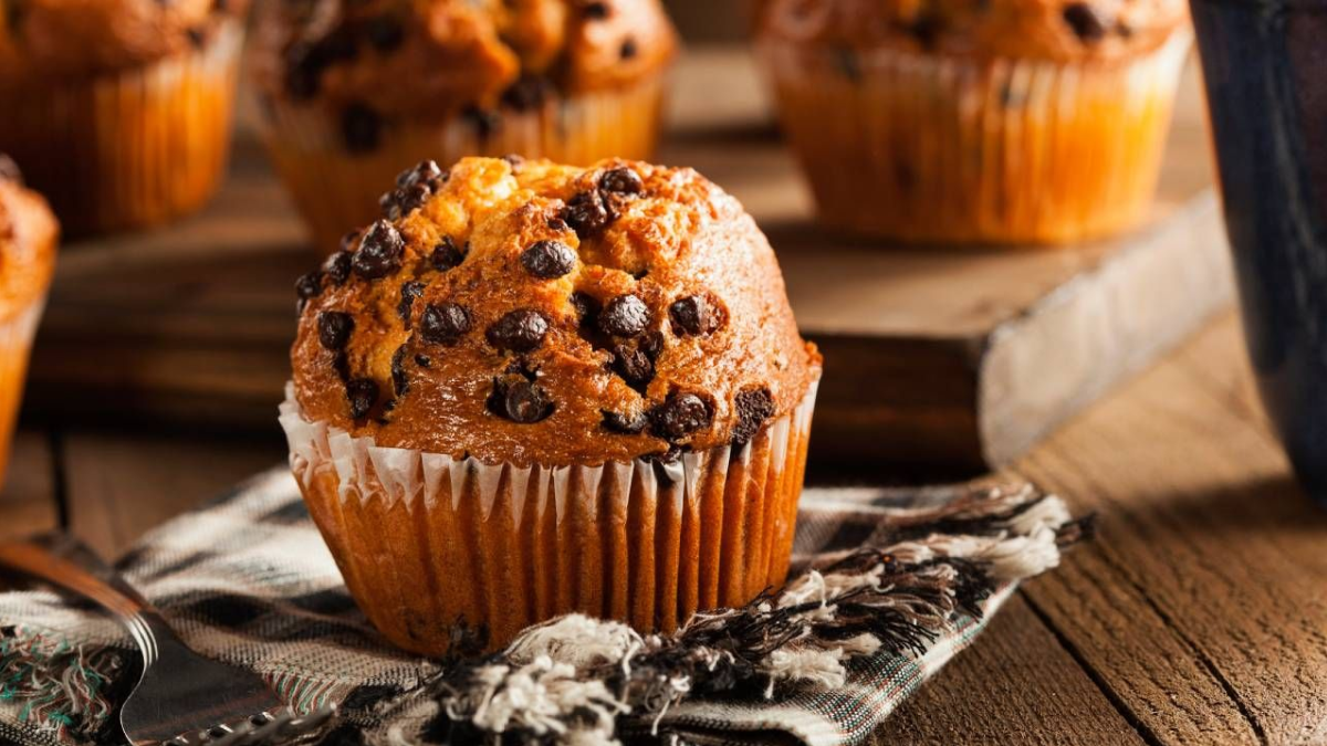 Las magdalenas de naranja y chocolate son fáciles de preparar con ingredientes simples. Las magdalenas de naranja y chocolate son fáciles de preparar con ingredientes simples.