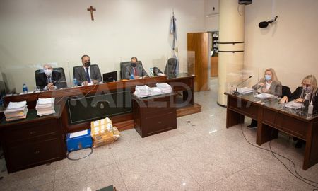 La sentencia se dio a conocer este mediodía en la sala de audiencias del Tribunal Oral Federal. La sentencia se dio a conocer este mediodía en la sala de audiencias del Tribunal Oral Federal.