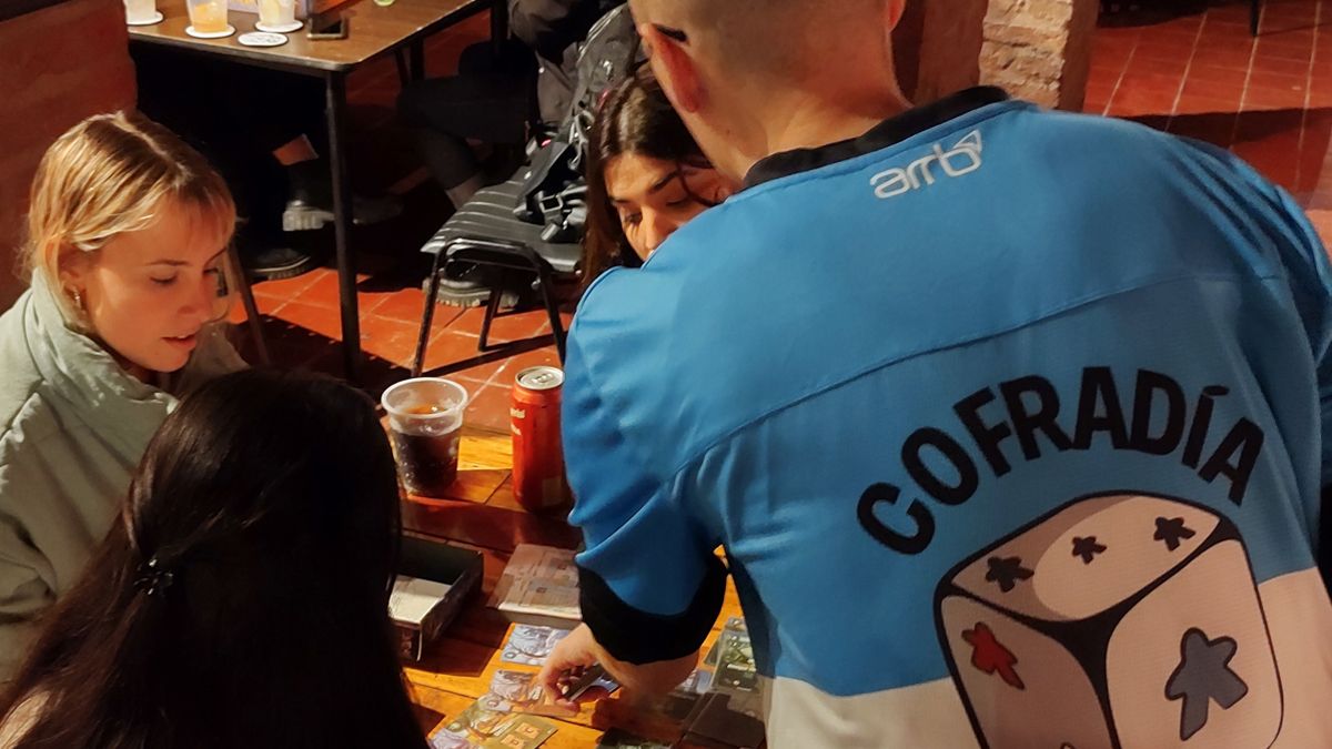 Desde 2015 un grupo de aficionados y aficionadas se reúnen en Santa Fe para disfrutar de los juegos de mesa.