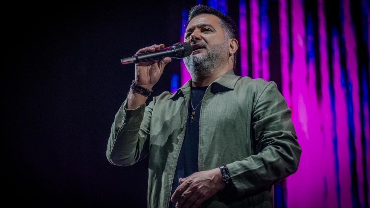 Jorge Rojas brindó un show colmado de emoción en la inauguración del Hospital Jaime Ferré.