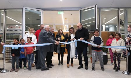 El gobernador Perotti inauguró la nueva terminal de ómnibus de Calchaquí. El gobernador Perotti inauguró la nueva terminal de ómnibus de Calchaquí.
