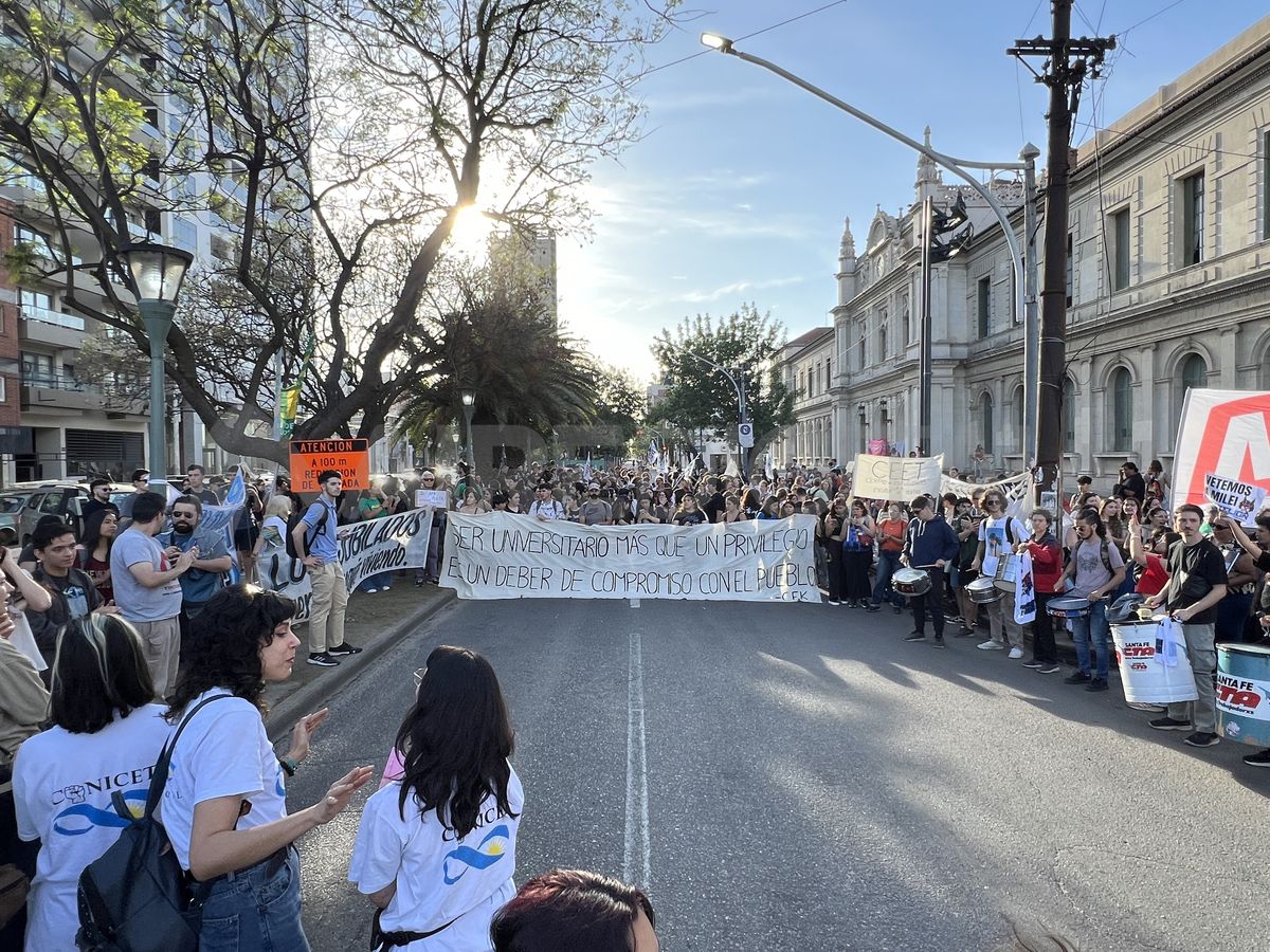 Primera Marcha Federal Universitaria, en la ciudad de Santa Fe. 