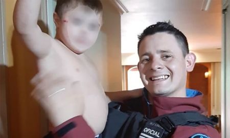 un nene con sindrome de down se cayo de un primer piso, un policia lo rescato y se convirtio en heroe un nene con sindrome de down se cayo de un primer piso, un policia lo rescato y se convirtio en heroe