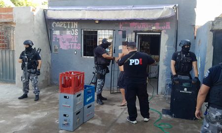 Los allanamientos estuvieron a cargo de la Policía de Investigaciones (PDI). Los allanamientos estuvieron a cargo de la Policía de Investigaciones (PDI).