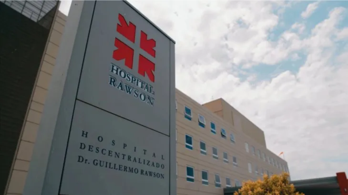 Los médicos dispusieron la derivación del menor al Hospital Rawson para realizarle estudios y controles más exhaustivos. Los médicos dispusieron la derivación del menor al Hospital Rawson para realizarle estudios y controles más exhaustivos.