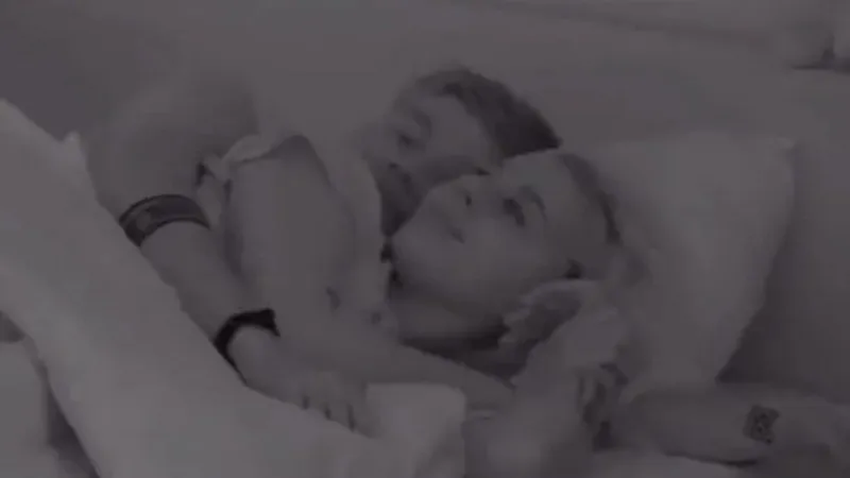 Tora busca acercarse cada vez más al ex integrante del grupo de “Los Monitos”.