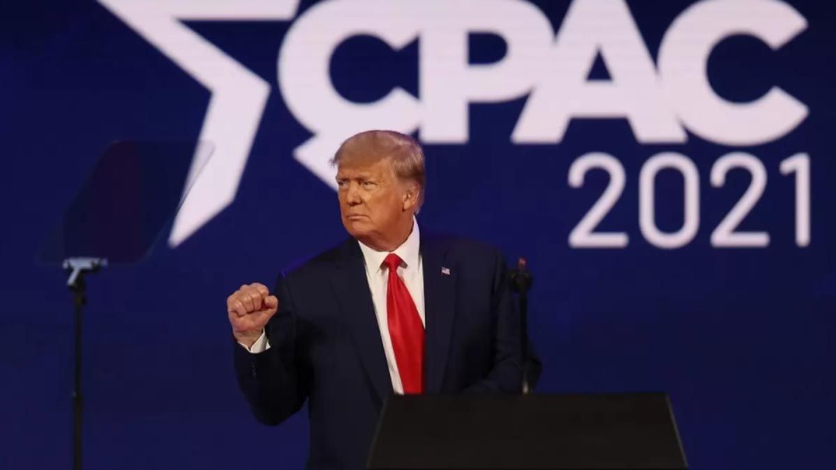 "¿Ya me extrañan? Empezamos este viaje hace cuatro años y está lejos de terminar”, aseguró Trump.