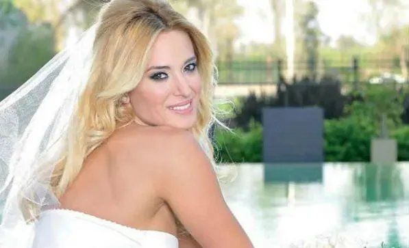 En un desfile de vestidos de novia, Jesica Cirio lució muy distinta.