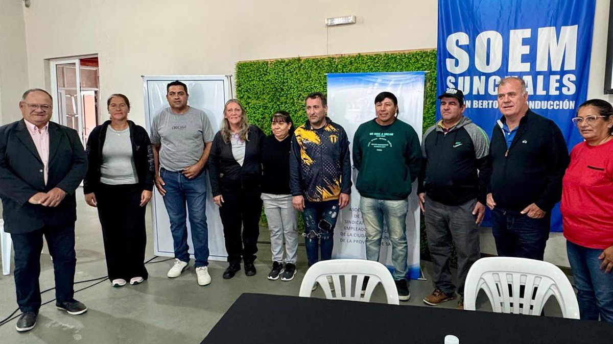 Sunchales: el Gobierno Provincial sorteó nuevas viviendas y cumplió el sueño de ocho familias de trabajadores municipales. Sunchales: el Gobierno Provincial sorteó nuevas viviendas y cumplió el sueño de ocho familias de trabajadores municipales.