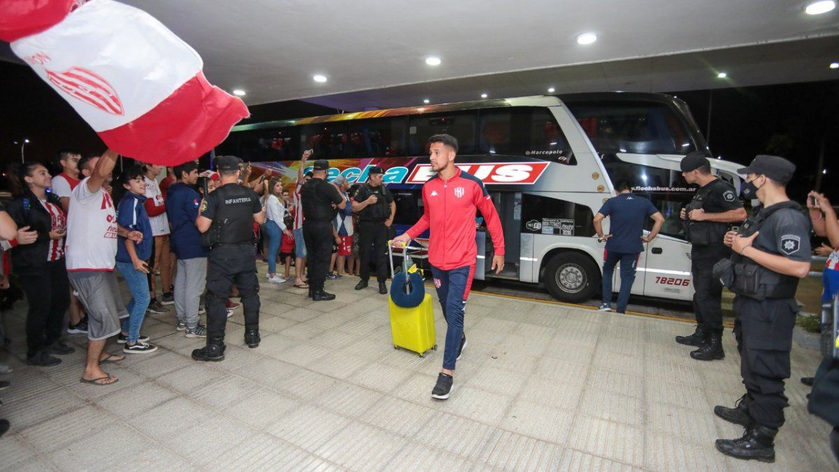 El plantel del Club Atlético Unión arribó a Santa Cruz de la Sierra para jugar este martes frente a Oriente Petrolero