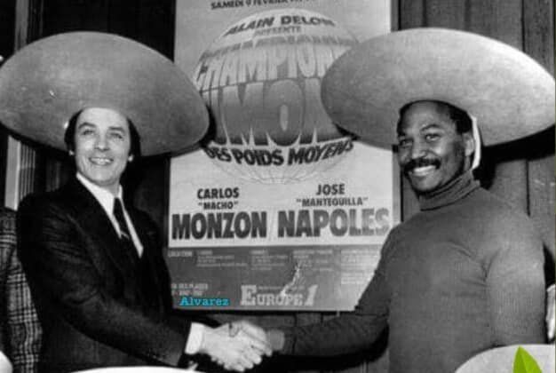 José Ángel Nápoles había nacido en Santiago de Cuba, Oriente, el 13 de abril de 1940. Radicado en México, era el campeón mundial welter, y subiría dos categorías –desde los 66,678 kilos o 147 libras, límite de esa división– para retar al rey de los 72,574 kilos. Como Mantequilla provenía de una categoría más chica, si le ganaba a Carlos se quedaría con las coronas medianas (las que Escopeta expuso), dejando vacantes las welter y, si perdía, conservaría las mismas, ya que el sanjavierino retendría a su vez las de las 160 libras.