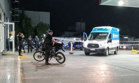 El crimen ocurrió en una estación de servicios ubicada en Mendoza y Ravignani. El crimen ocurrió en una estación de servicios ubicada en Mendoza y Ravignani.