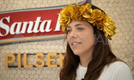 Bárbara Dergal, Brand Manager de Cerveza Santa Fe, brindó detalles de la propuesta de la cerveza Santa Fe Pilsen en la Fiesta de Disfraces de Paraná. Bárbara Dergal, Brand Manager de Cerveza Santa Fe, brindó detalles de la propuesta de la cerveza Santa Fe Pilsen en la Fiesta de Disfraces de Paraná.