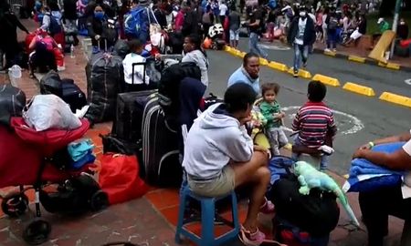 Casi 100 mil venezolanos dejaron Colombia por el coronavirus y esperan hacerlo unos 40 mil más. Casi 100 mil venezolanos dejaron Colombia por el coronavirus y esperan hacerlo unos 40 mil más.