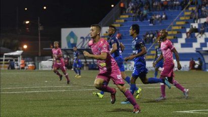 Unión quiere a los hermanos Calderón como dupla de centrales