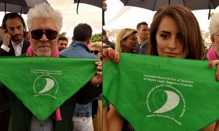 Penélope Cruz, Almodóvar, Roger Waters, Susan Sarandon y más: las celebridades que se pusieron el pañuelo verde Penélope Cruz, Almodóvar, Roger Waters, Susan Sarandon y más: las celebridades que se pusieron el pañuelo verde