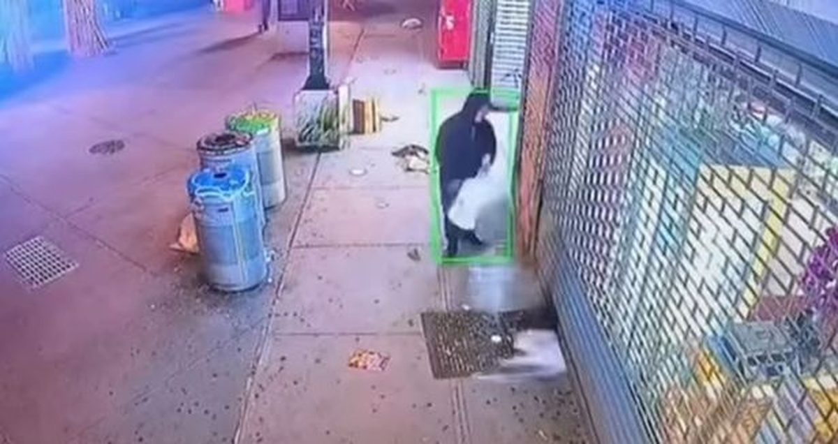 Choephel Norbu fue arrestado y acusado de incendiar un restaurante especializado en comida de Bangladesh.