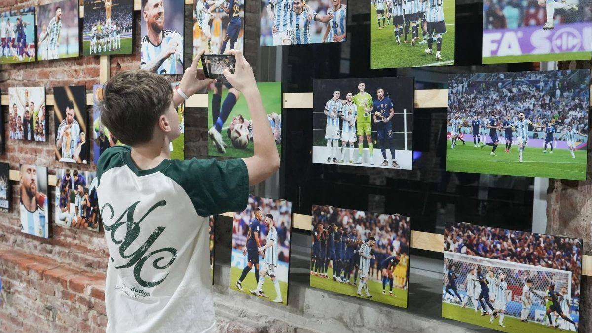 Se inauguró este viernes en la capital santafesina la muestra fotográfica “Instantáneas de gloria.