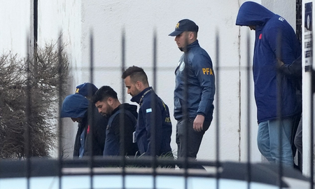 Los dos rugbiers franceses fueron imputados por el delito de abuso sexual. Los dos rugbiers franceses fueron imputados por el delito de abuso sexual.