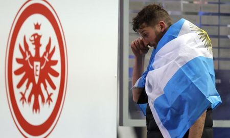 David Abraham dejó la Bundesliga, Europa, para jugar en Huracán de Chabás, en Santa Fe. David Abraham dejó la Bundesliga, Europa, para jugar en Huracán de Chabás, en Santa Fe.
