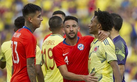 El lateral derecho Mauricio Isla rescindió con el Fenerbahce y Boca podrá negociar directamente con él. El lateral derecho Mauricio Isla rescindió con el Fenerbahce y Boca podrá negociar directamente con él.