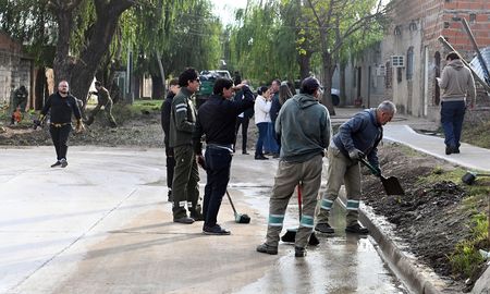 En barrio Santa Rosa de Lima se hizo una reconstrucción de la calzada para devolverle a esa zona la recolección de residuos. En barrio Santa Rosa de Lima se hizo una reconstrucción de la calzada para devolverle a esa zona la recolección de residuos.