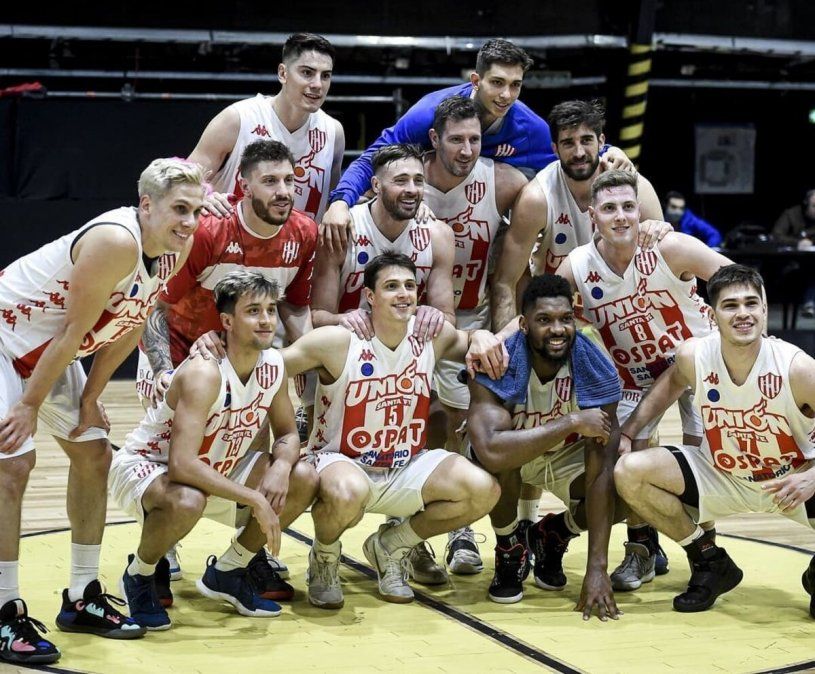 Unión volvió a vencer a Villa Mitre y quedó a un triunfo del ascenso a la LNB