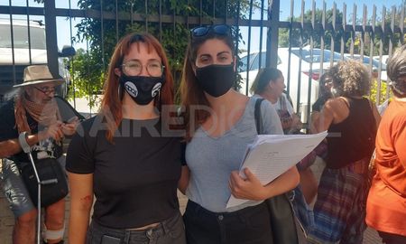 Dos de las denunciantes explicaron los motivos de la presentación penal desde el móvil de Aire de Santa Fe Dos de las denunciantes explicaron los motivos de la presentación penal desde el móvil de Aire de Santa Fe