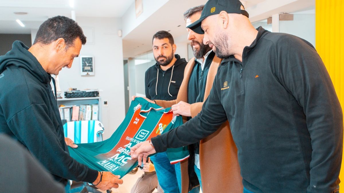 Lionel Scaloni visitó el club Sportivo Las Parejas. Lionel Scaloni visitó el club Sportivo Las Parejas.