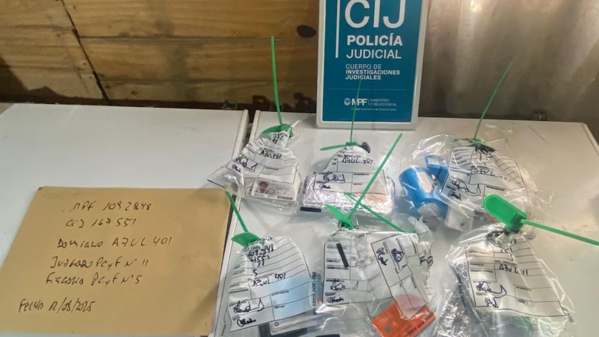 El falso taxista de Buenos Aiares operaba con distintos posnets. El falso taxista de Buenos Aiares operaba con distintos posnets.
