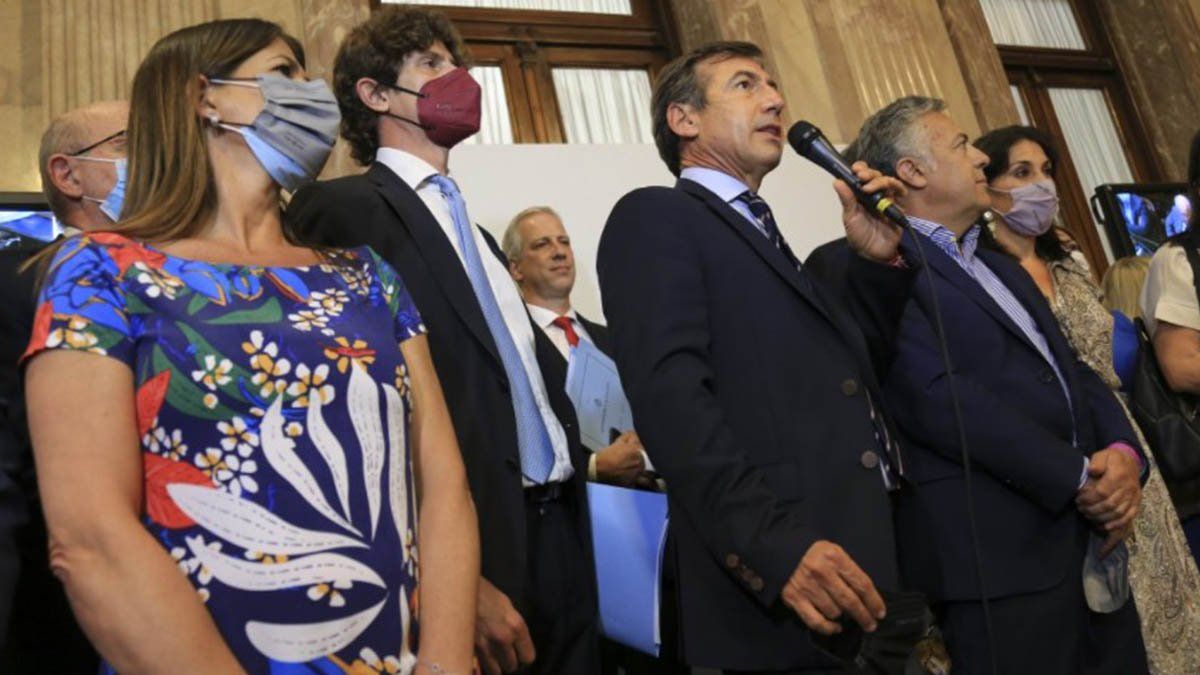 Juntos por el Cambio acordó que los gobernadores y los líderes de la coalición reciban a Guzmán para que les adelante su estrategia de negociación con el FMI.