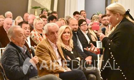 carrio fustigo a corral: ?esta en cosas oscuras? y ?es el falso cambio? carrio fustigo a corral: ?esta en cosas oscuras? y ?es el falso cambio?