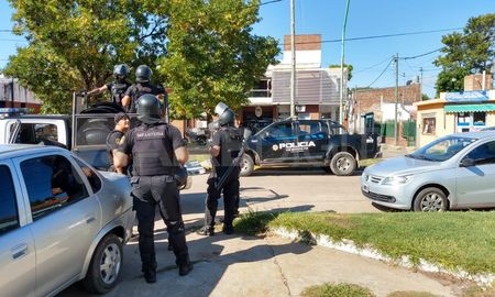 se escaparon cinco presos de la comisaria 12 de santo tome por una ventana se escaparon cinco presos de la comisaria 12 de santo tome por una ventana