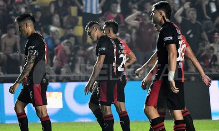 Colón perdió con Sarmiento y sigue torcido en la Liga Profesional. El Sabalero llega al clásico santafesino de la peor manera. Colón perdió con Sarmiento y sigue torcido en la Liga Profesional. El Sabalero llega al clásico santafesino de la peor manera.