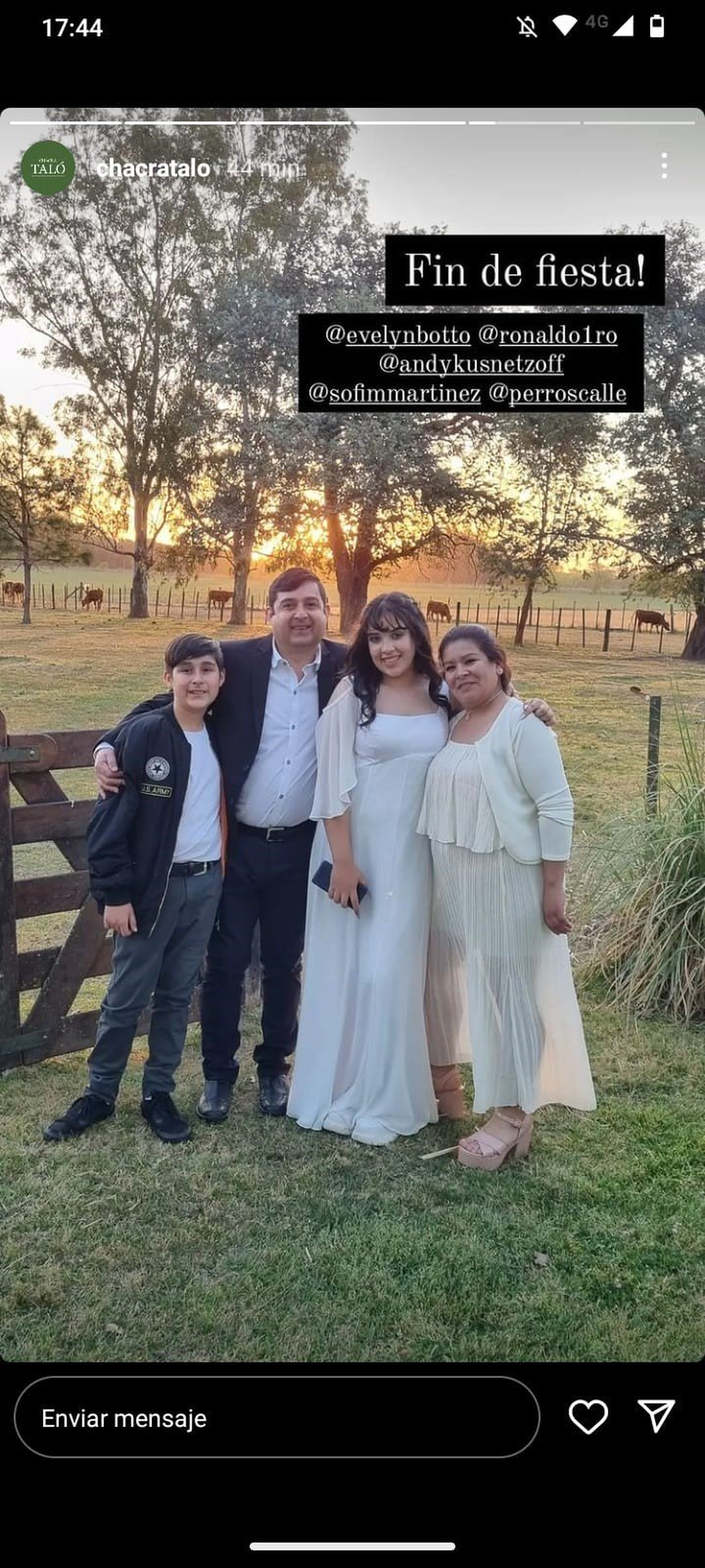 Ariadna y Lorena en la chacra en donde se hizo la fiesta.