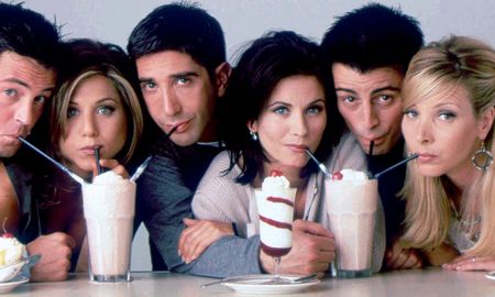 La serie cuenta las andanzas de 6 amigos en la ciudad de Nueva York La serie cuenta las andanzas de 6 amigos en la ciudad de Nueva York