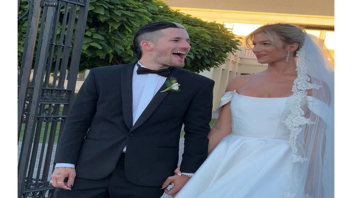 Stefanía Roitman y Ricky Montaner sellaron su amor ante sus familiares.