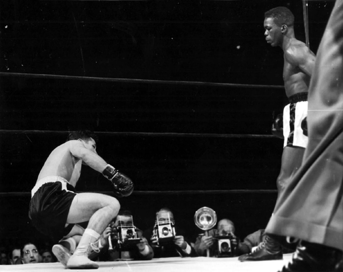 En su gira por los Estados Unidos, el puntano enfrentó al por entonces campeón mundial liviano, el local Ike Williams, quien no expuso su corona de las 135 libras o 61,235 kilos. El combate se disputó el viernes 5 de enero de 1951 en el Madison Square Garden de Nueva York, pero duró nada: el moreno derribó tres veces a Gatica y, el árbitro Ray Miller, llegó con su cuenta a 10 a los 2’09” del primer round. En su gira por los Estados Unidos, el puntano enfrentó al por entonces campeón mundial liviano, el local Ike Williams, quien no expuso su corona de las 135 libras o 61,235 kilos. El combate se disputó el viernes 5 de enero de 1951 en el Madison Square Garden de Nueva York, pero duró nada: el moreno derribó tres veces a Gatica y, el árbitro Ray Miller, llegó con su cuenta a 10 a los 2’09” del primer round.