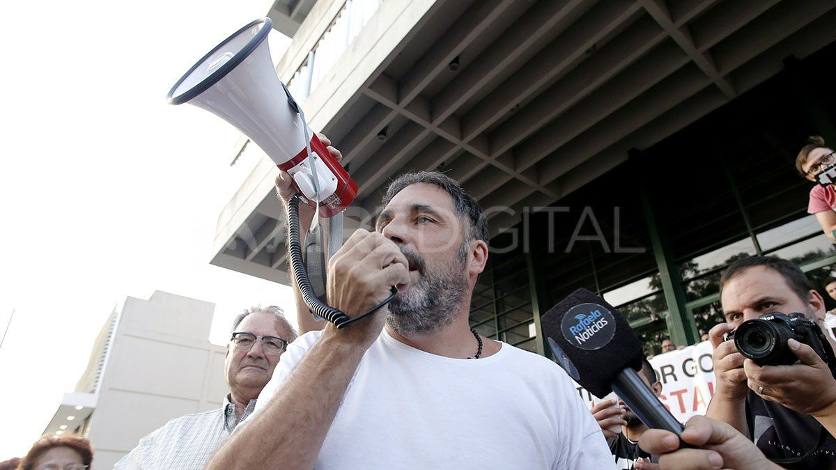 El padre de Gonzalo Glaria estuvo presente en la marcha en la que los rafaelinos reclamaron justicia por su hijo y basta de inseguridad.