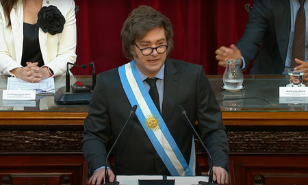 El presidente de la Nación, Javier Milei, destacó este sábado los resultados del Plan Bandera, implementado en la ciudad de Rosario para combatir al delito organizado, sobre todo, el narcotráfico. El presidente de la Nación, Javier Milei, destacó este sábado los resultados del Plan Bandera, implementado en la ciudad de Rosario para combatir al delito organizado, sobre todo, el narcotráfico.
