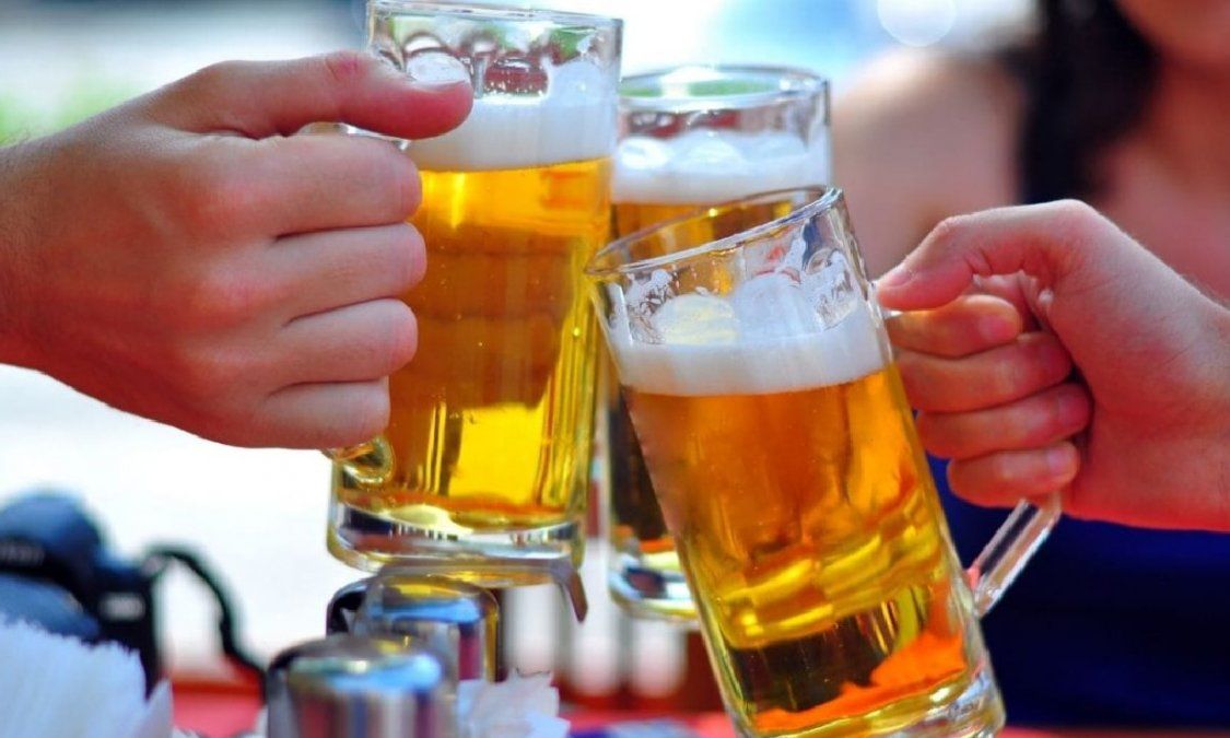 Beber cerveza es un h&aacute;bito muy com&uacute;n entre la sociedad argentina.